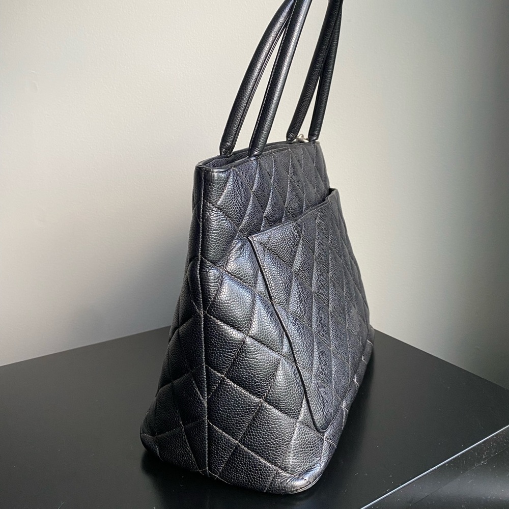 CHANEL MEDALLION BLACK & SILVER HARDWARE QUILTED CAVIAR TOTE - Picture 4 of 16